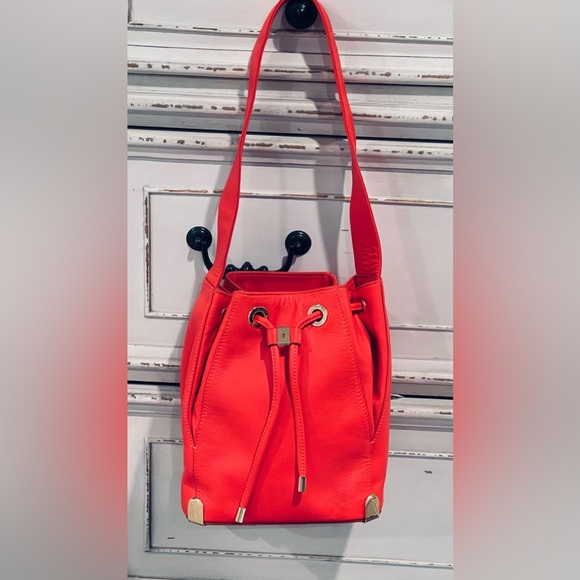 Vince Camuto neon red-orange bucket bag! This bag is In great condition,like new - Picture 2 of 16